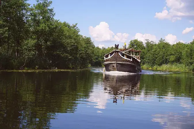 Boating Cruise At River Sauparnika