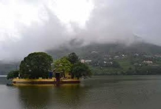 Aquarium On The Bhimtal Island